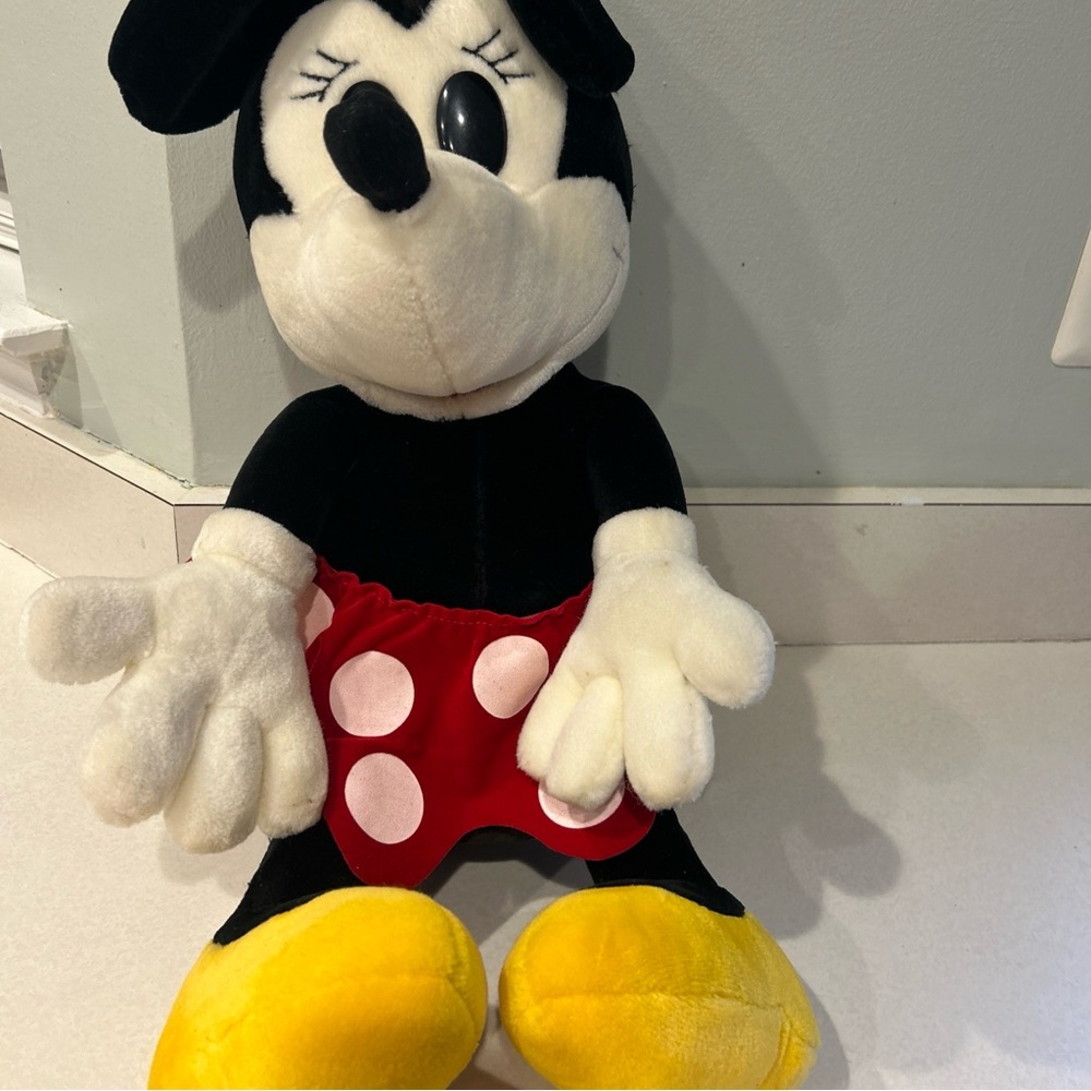 Plush vintage Minnie Mouse from Disneyland Disney World - Picture 4 of 9